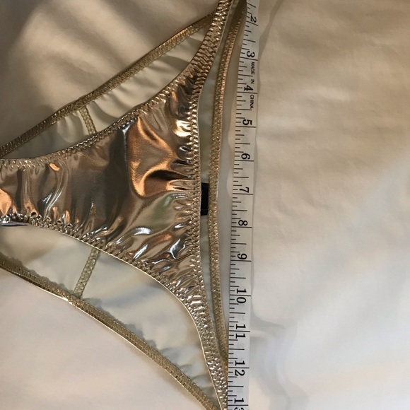 Gold bikini - Picture 8 of 8